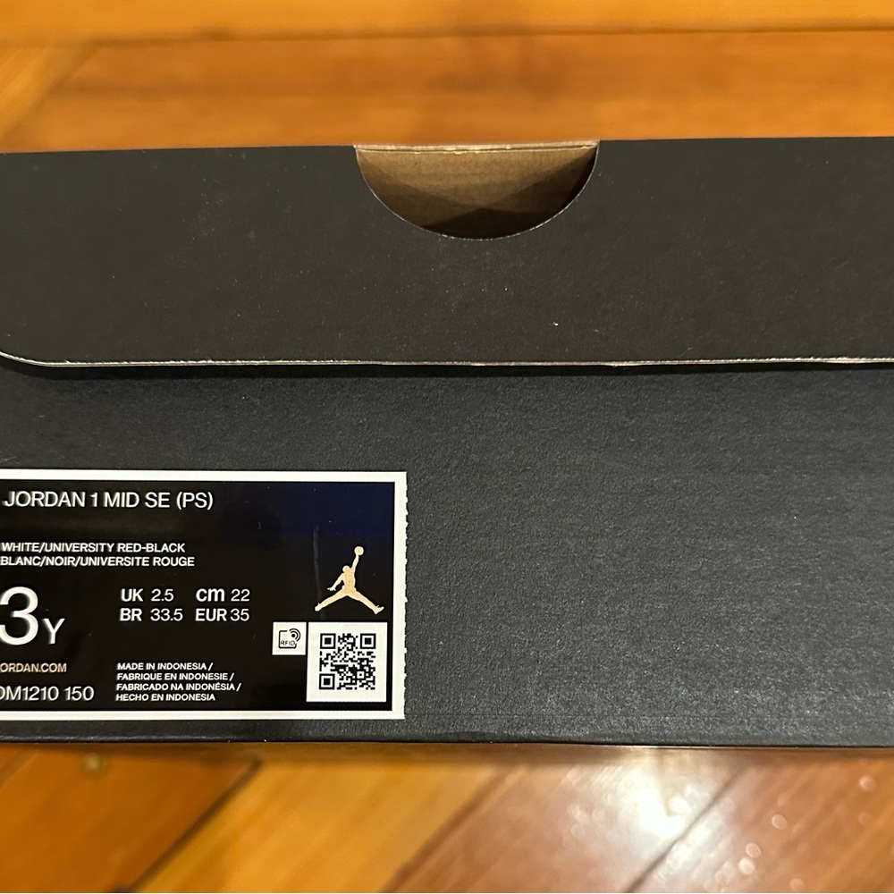 Jordan 1 Mid SE (PS) White/University/ Red- Black Sneakers - Picture 3 of 3